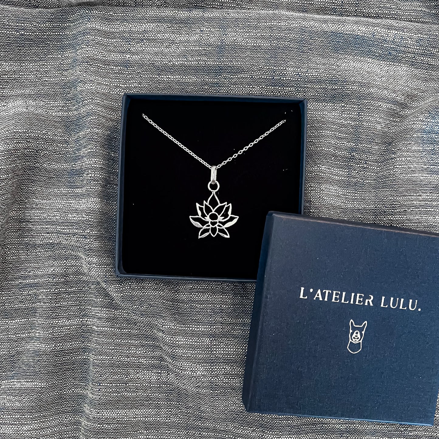 Collier Lotus