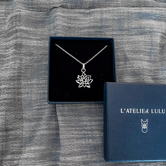 Collier Lotus +